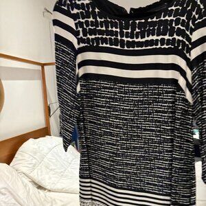 Mono Chrome Tunic, great for work and Travel